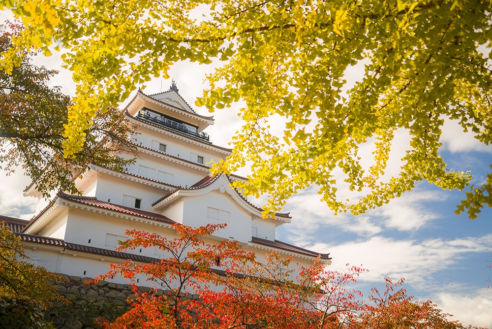 2 Tsuruga Castle 1 ใบไม้เปลี่ยนสีญี่ปุ่น 2025 นี้ มาฟุกุชิมะสิบอกเลยว่าไม่ซ้ำใคร