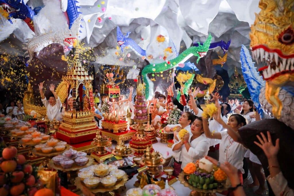 MAY PR 2025 09 09 223416 2 “รุ้ง ราวรรณ” สวยเริ่ด คว้ารางวัลแบรนด์ธุรกิจดีเด่น ประจำปี 2025  พา Easy Easys Gold โกยยอดขายทะยานสู่ 5,000,000 ถุง