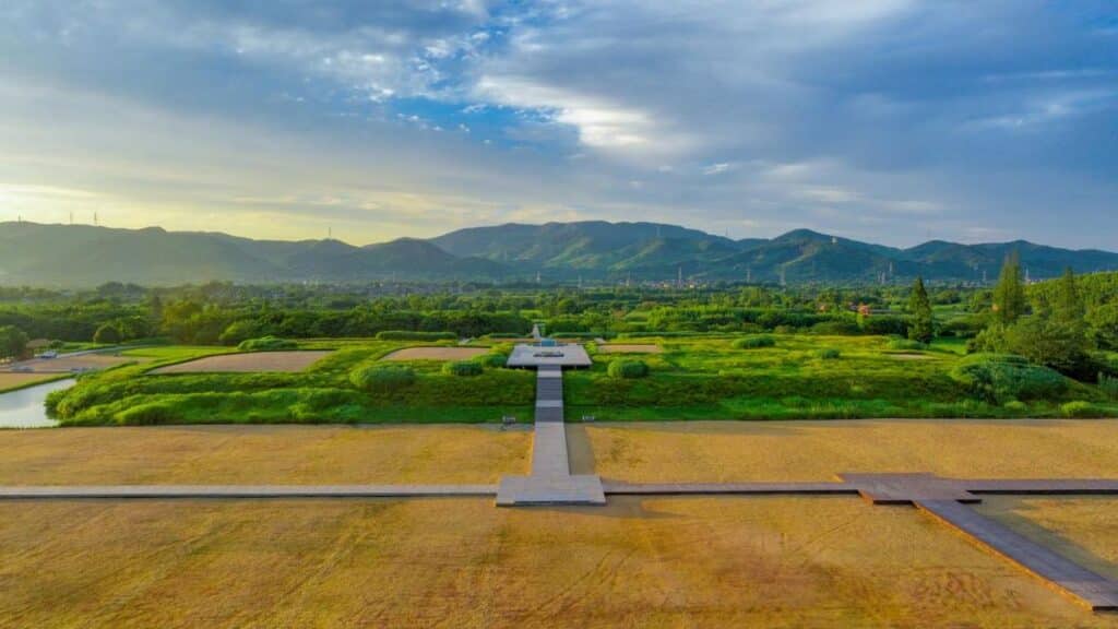 MAY PR 2025 10 20 133344 เมืองโบราณเหลียงจู่ แบบอย่างการผสานวัฒนธรรมและเทคโนโลยี นำโบราณวัตถุล้ำค่ามาบรรจบกับอุตสาหกรรมสมัยใหม่