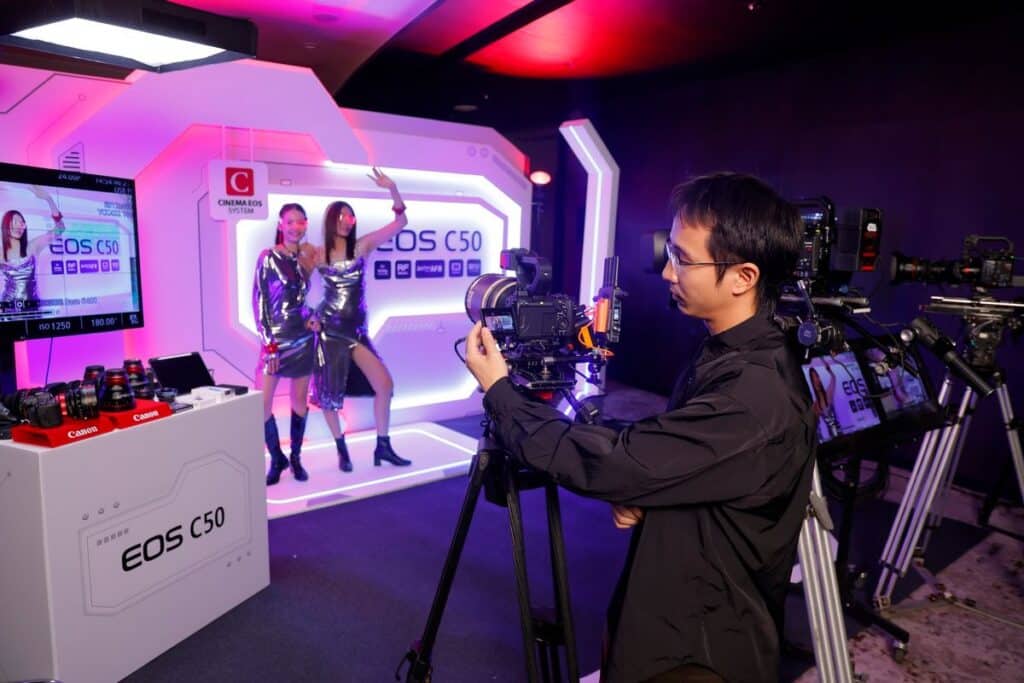 แคนนอน เดินเกมรุกตลาดกล้องไฮบริดและกล้องภาพยนตร์เต็มสูบ เปิดตัวผลิตภัณฑ์ใหม่เสริมทัพ EOS R system “EOS R6 Mark III” และ Cinema EOS system “EOS C50” ยกระดับเวิร์กโฟลว์สายครีเอเตอร์ ด้วยศักยภาพเหนือชั้น 8 MAY PR 2025 11 14 145601 แคนนอน เดินเกมรุกตลาดกล้องไฮบริดและกล้องภาพยนตร์เต็มสูบ เปิดตัวผลิตภัณฑ์ใหม่เสริมทัพ EOS R system “EOS R6 Mark III” และ Cinema EOS system “EOS C50” ยกระดับเวิร์กโฟลว์สายครีเอเตอร์ ด้วยศักยภาพเหนือชั้น
