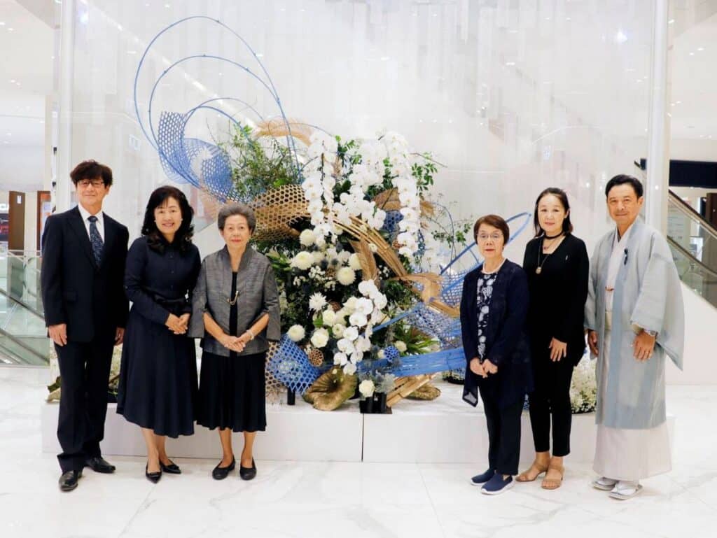 สยาม ทาคาชิมายะ ณ ไอคอนสยาม มอบความพิเศษแทนคำขอบคุณ 7 ปีที่เคียงข้างกัน ในเทศกาล THE WAGASHI Japanese Foods, Crafts & IKEBANA ตื่นตากับเมนูขนม WAGASHI รังสรรค์โดย 7 เชฟดังบินตรงจากญี่ปุ่น งดงามกับศิลปะการจัดดอกไม้เก่าแก่ IKEBANA ช็อปงาน Craft Rare Item สุดเก๋ไก๋!! พร้อมรับโปรโมชันลดทั้งห้างสูงสุด 50%!! 17 MAY PR 2025 11 24 161218 สยาม ทาคาชิมายะ ณ ไอคอนสยาม มอบความพิเศษแทนคำขอบคุณ 7 ปีที่เคียงข้างกัน ในเทศกาล THE WAGASHI Japanese Foods, Crafts & IKEBANA ตื่นตากับเมนูขนม WAGASHI รังสรรค์โดย 7 เชฟดังบินตรงจากญี่ปุ่น งดงามกับศิลปะการจัดดอกไม้เก่าแก่ IKEBANA ช็อปงาน Craft Rare Item สุดเก๋ไก๋!! พร้อมรับโปรโมชันลดทั้งห้างสูงสุด 50%!!