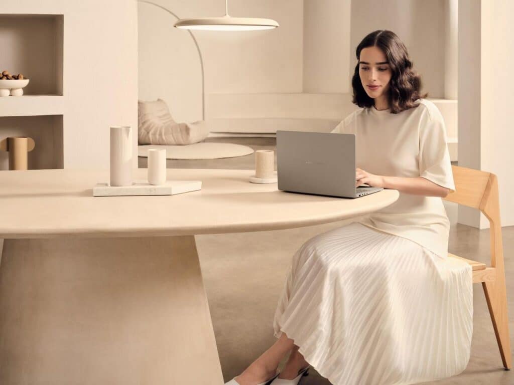 MAY PR 2024 11 13 172456 โน้ตบุ๊ก ASUS รุ่นไหนเหมาะกับการทำงาน? เอซุสแนะรุ่นโน้ตบุ๊ก AI PC ที่ใช่ ตอบโจทย์การใช้งานแต่ละสายอาชีพ