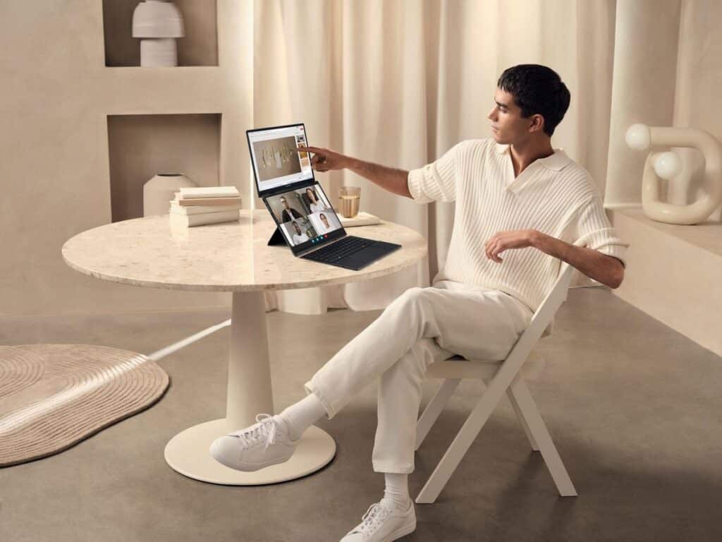 MAY PR 2025 12 22 195732 โน้ตบุ๊ก ASUS รุ่นไหนเหมาะกับการทำงาน? เอซุสแนะรุ่นโน้ตบุ๊ก AI PC ที่ใช่ ตอบโจทย์การใช้งานแต่ละสายอาชีพ