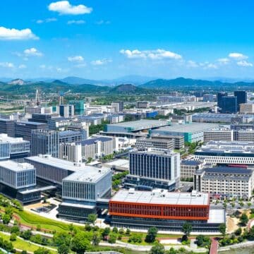 นครหางโจวเคาะชื่อ “ถนนฉีหาง” ยกระดับโครงข่ายคมนาคมในเขตเศรษฐกิจหยูฮัง ขับเคลื่อนอุตสาหกรรมแห่งอนาคต 18 25022026 1 Yuhang Economic Development Zone Qihang Road Connects to a New Industrial Future นครหางโจวเคาะชื่อ “ถนนฉีหาง” ยกระดับโครงข่ายคมนาคมในเขตเศรษฐกิจหยูฮัง ขับเคลื่อนอุตสาหกรรมแห่งอนาคต