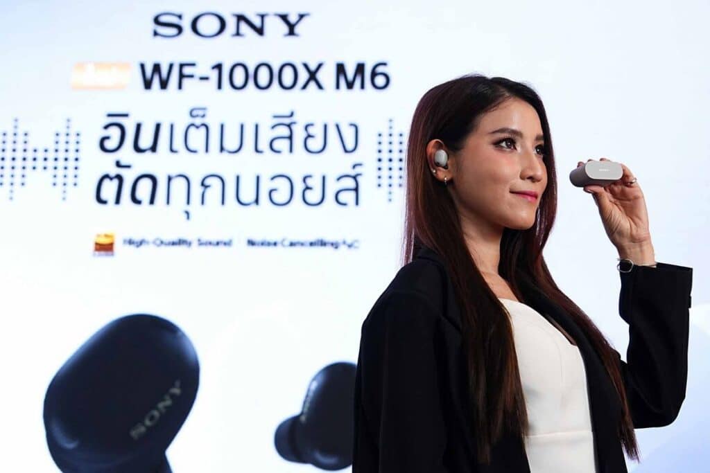 โซนี่ไทยเปิดตัวหูฟังตัดเสียงรบกวนไร้สายแบบ Truly Wireless รุ่นใหม่ WF-1000XM6 “อินเต็มเสียง ตัดทุกนอยส์” ยกระดับประสบการณ์การฟังให้เป็นอย่างที่คนทำเพลงตั้งใจ ด้วยการจูนเสียงจากทีมงานทำเพลงระดับโลก 2 MAY PR 2026 02 25 134352 โซนี่ไทยเปิดตัวหูฟังตัดเสียงรบกวนไร้สายแบบ Truly Wireless รุ่นใหม่ WF-1000XM6 “อินเต็มเสียง ตัดทุกนอยส์” ยกระดับประสบการณ์การฟังให้เป็นอย่างที่คนทำเพลงตั้งใจ ด้วยการจูนเสียงจากทีมงานทำเพลงระดับโลก