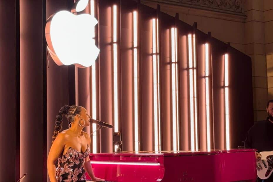 Apple ครบรอบ 50 ปี