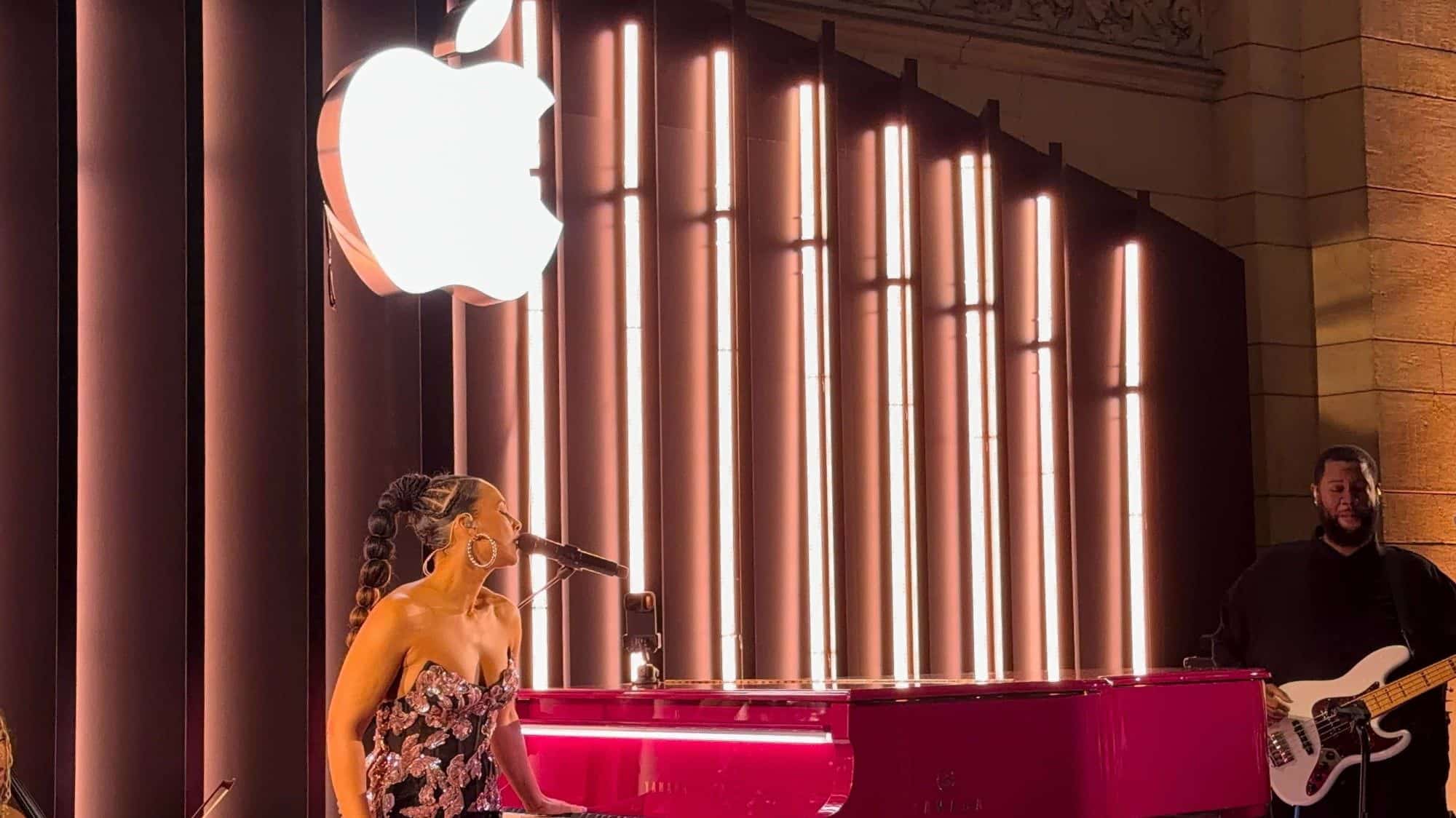 Apple ครบรอบ 50 ปี