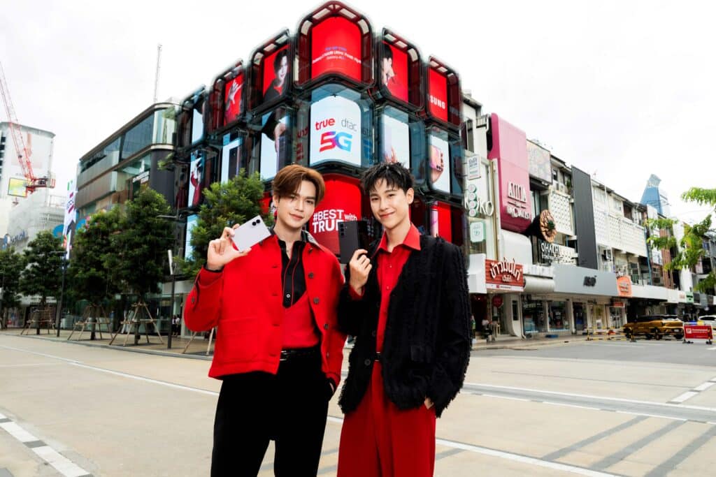 ทรู ดีแทค 5G ชวนใจละลายไปกับ “จูเนียร์ - มาร์ค” และข้อเสนอที่ดีที่สุด! เปิดจอง Galaxy Z Fold8 | Z Fold8 | Z Flip8 มอบส่วนลดสูงสุด 35,700 บาท พร้อมดูแลเหนือระดับด้วย “True Galaxy Friend” 12 MAY PR 2026 07 23 112548 ทรู ดีแทค 5G ชวนใจละลายไปกับ “จูเนียร์ - มาร์ค” และข้อเสนอที่ดีที่สุด! เปิดจอง Galaxy Z Fold8 | Z Fold8 | Z Flip8 มอบส่วนลดสูงสุด 35,700 บาท พร้อมดูแลเหนือระดับด้วย “True Galaxy Friend”
