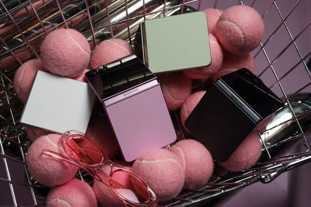 MAY PR 2026 07 16 144147 Galaxy Z Flip8 พับดีไซน์เก๋ บางเบาสุดที่เคยมี มาพร้อมสีชมพูสุดคิวท์ใหม่ อัปเกรดจอ FlexWindow 4.1 นิ้ว พับ ตั้ง ถ่ายรูปสนุกไม่ต้องง้ออุปกรณ์เสริม