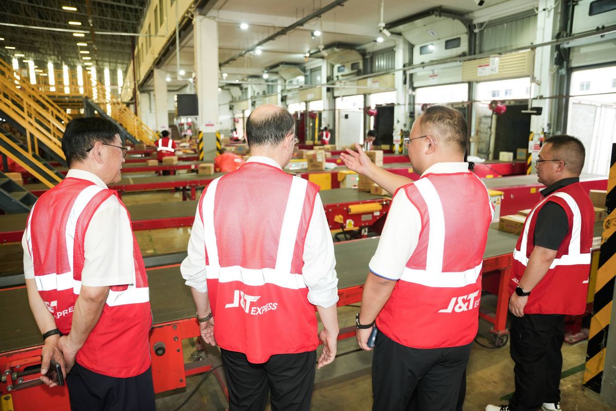 MAY PR 2026 08 28 181544 3 J&T Express ต้อนรับคณะผู้แทนธุรกิจแฟชั่นและความงามจีน ชูศักยภาพโลจิสติกส์และห่วงโซ่อุปทานไทย